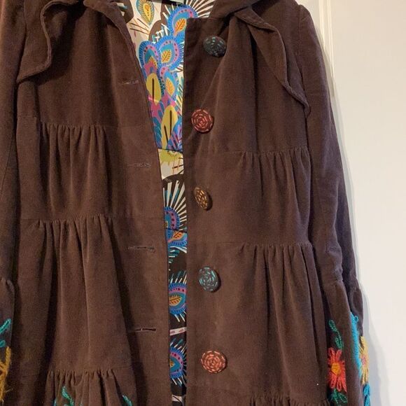Judith March Size Small 3-tiered ruffle jacket w/bell sleeves & appliqué detail - Picture 12 of 13